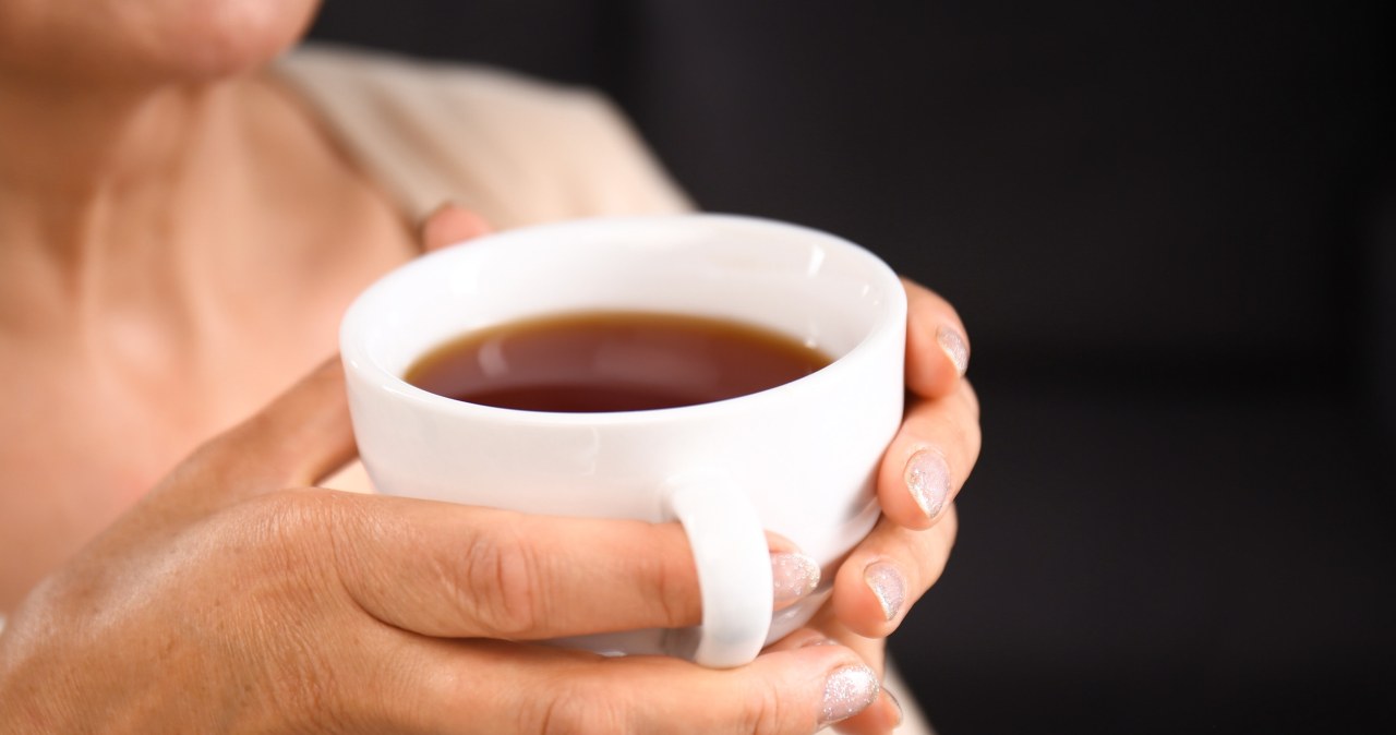 Dorzuć dwa ziarenka do herbaty. Napar łagodzi wzdęcia i usuwa toksyny
