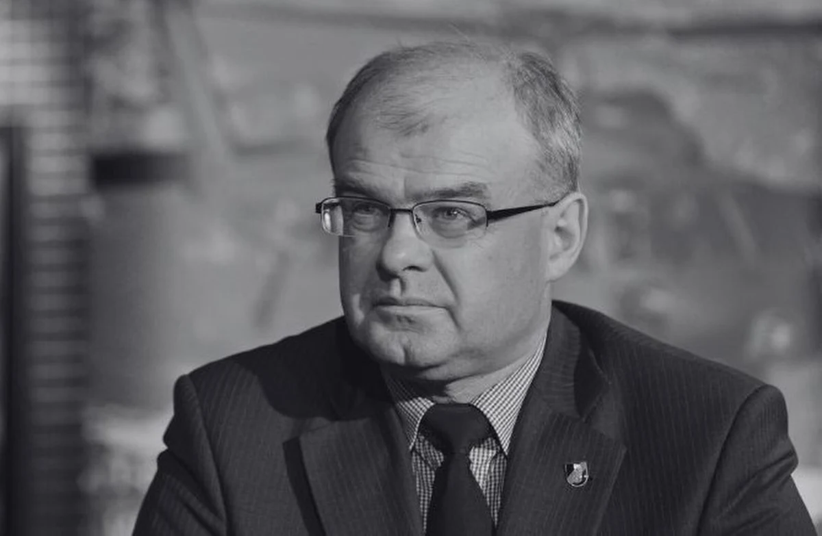 Zmarł gen. Waldemar Skrzypczak, były dowódca Wojsk Lądowych, dowódca Wielonarodowej Dywizji Centrum-Południe w ramach IV zmiany PKW w Iraku, generał broni w stanie spoczynku. Miał 69 lat. "To ogromna strata dla bliskich i dla naszej rodziny wojskowej" - napisał szef MON Władysław Kosiniak-Kamysz.