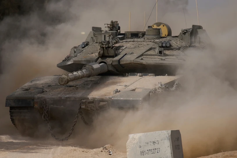 "Słyszeliśmy potężne eksplozje". Izrael z ofensywą, Zachód pilnie apeluje