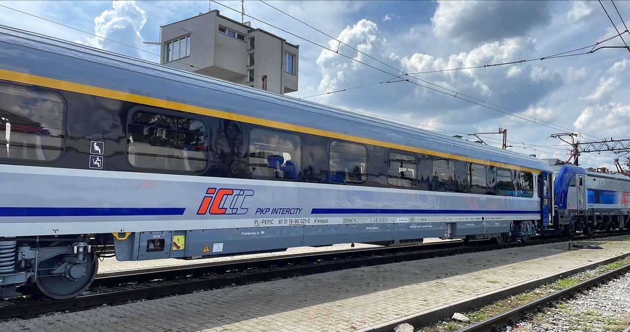 PKP Intercity prezentuje zmodernizowane wagony. Liczne udogodnienia