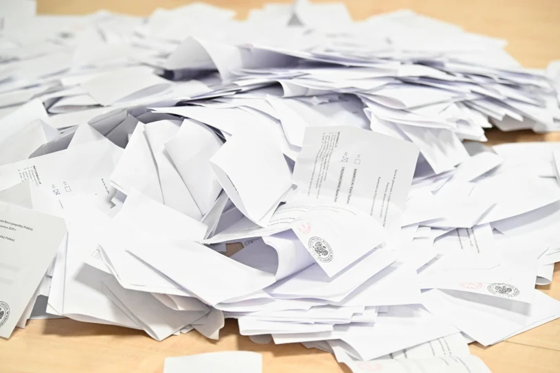 Poljski tožilci zaključili pregled volilnih glasovnic; poročilo pričakovano do konca tedna