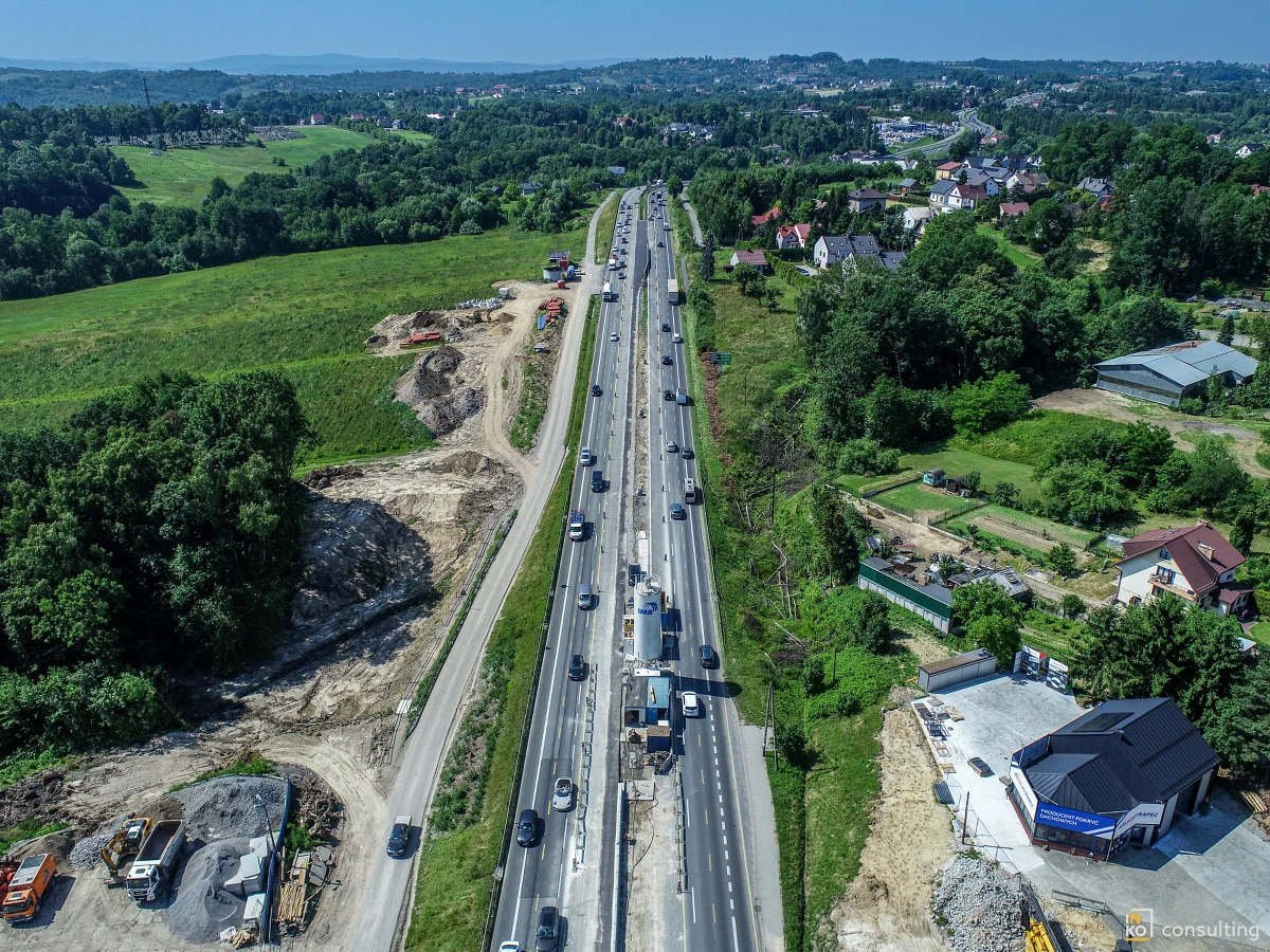 Ważna informacja dla kierowców udających się do Zakopanego. W Libertowie drogowcy zamkną oba pasy ruchu prowadzące z Krakowa w kierunku Myślenic. Jest to związane z budową tunelu pod drogą w tym miejscu. Utrudnienia potrwają do listopada.