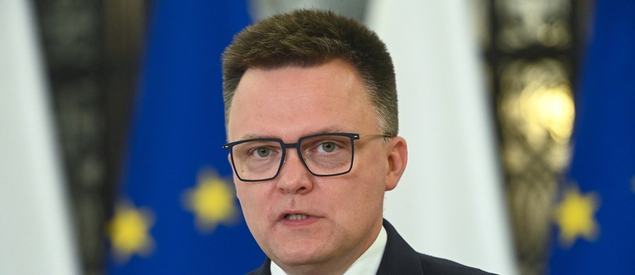 ​Marszałek Sejmu Szymon Hołownia przekazał informacje na temat przyszłości ugrupowania, któremu przewodzi. Po tym, jak odejdzie z funkcji marszałka Sejmu, a stanie się to w listopadzie, Polska 2050 otrzyma stanowiska wicepremiera i wicemarszałka Sejmu. Podkreślił także, że on nie będzie pełnił żadnej z nich.  