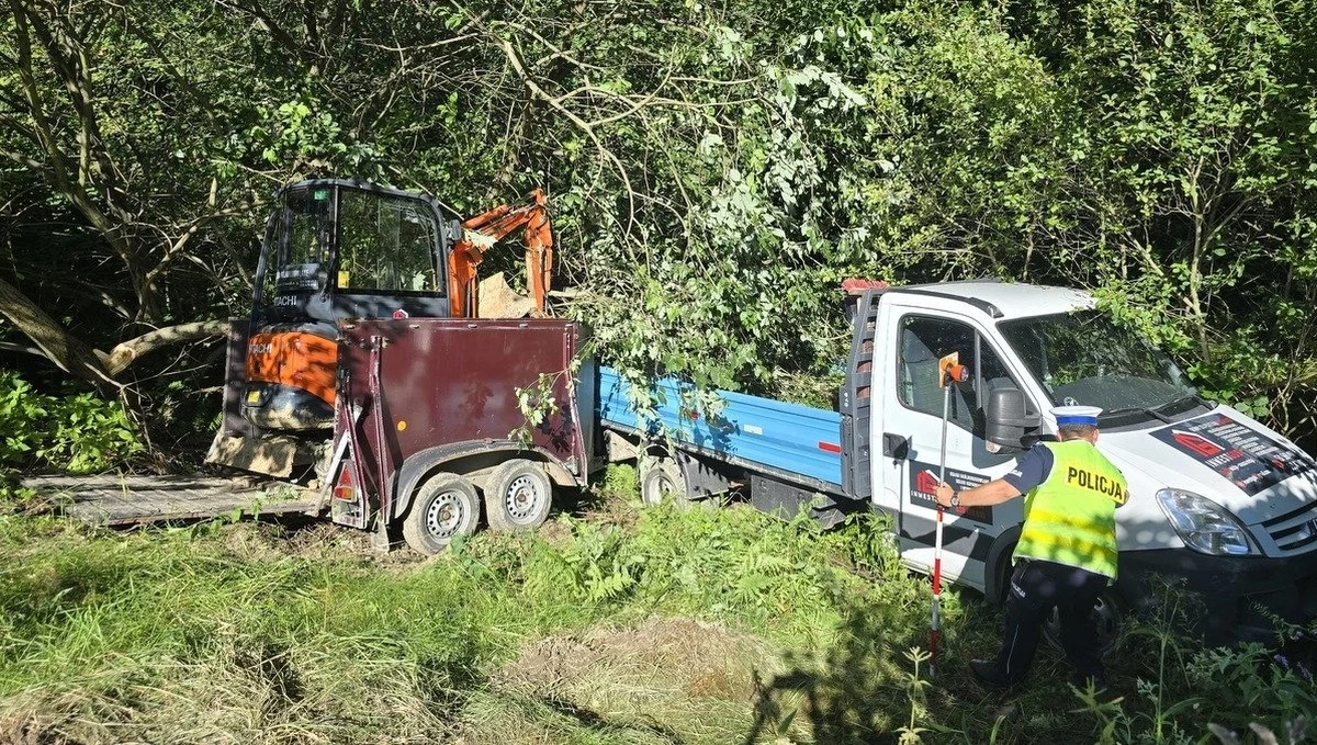 W Brennej (woj. śląskie) dziś rano doszło do tragicznego wypadku. 31-letni mężczyzna zginął po tym, jak zestaw z minikoparką i przyczepą stoczył się ze skarpy. Sprawę bada policja pod nadzorem prokuratury.