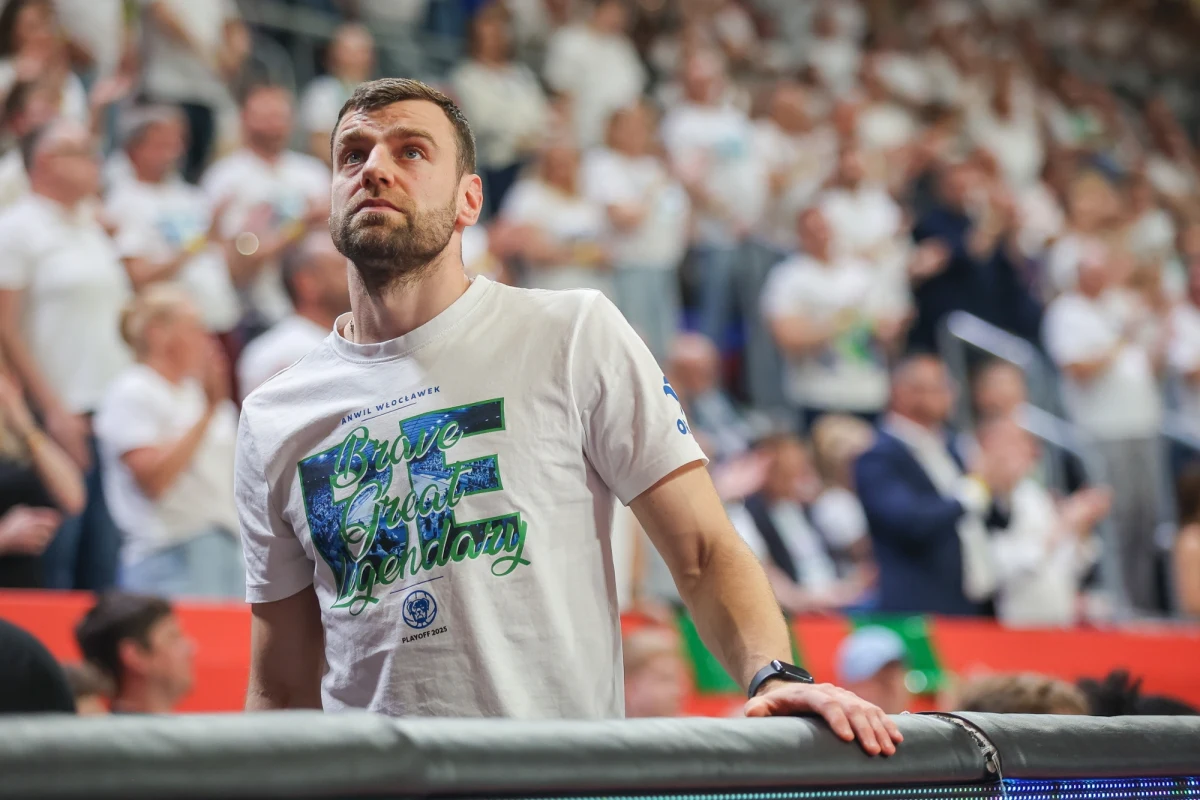 Polscy koszykarze rozpoczną w czwartek zgrupowanie przed tegorocznym Eurobasketem. "Biało-Czerwoni" do mistrzostw Starego Kontynentu będą przygotowywać się w Krakowie. Wśród weteranów kadry jest rozgrywający Kamil Łączyński. "Ta drużyna ma ogromne możliwości" - zaznacza w rozmowie z Patrykiem Serwańskim i opowiada o swojej roli w ekipie Igora Milicia, a także nadziejach na zbliżającą się imprezę. 