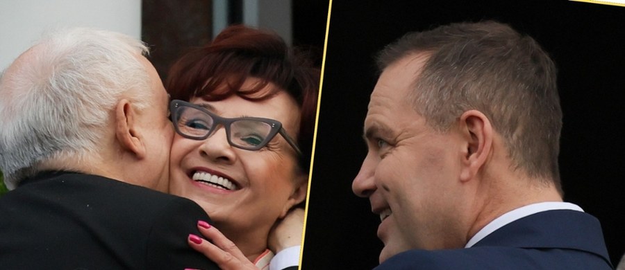 ​W podwarszawskim Sękocinie zorganizowano spotkanie klubu parlamentarnego Prawa i Sprawiedliwości. Wydarzenie miało charakter zamknięty, ale - jak informowała reporterka RMF FM Magdalena Grajnert - na miejscu nie brakowało emocji. Do hotelu, prócz radosnych polityków PiS-u, przybył również prezydent-elekt Karol Nawrocki. Również w świetnym humorze. "Przyjechaliśmy pogratulować panu prezydentowi, bo nie było takiej okazji, i spotkać się z nim jako cały klub po zwycięskich wyborach" - mówił Radosław Fogiel. 