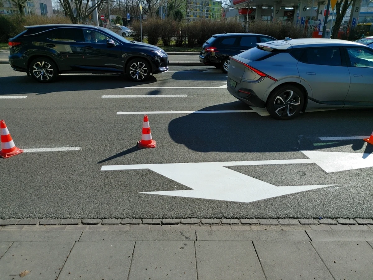 W środę, w samo południe, zmieni się organizacja ruchu na skrzyżowaniu ulic Marszałkowskiej i Królewskiej w Warszawie. To kolejny etap remontu torowiska.