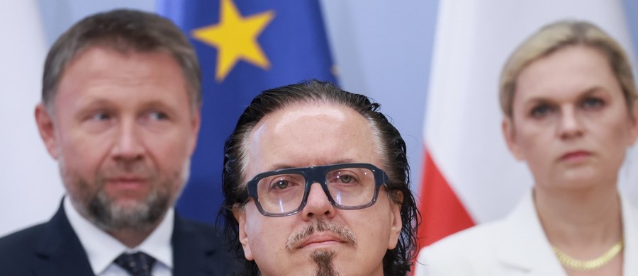 Wojciech Balczun ma zostać nowym ministerem aktywów państwowych - ogłosił to podczas środowej konferencji prasowej poświęconej rekonstrukcji rządu premier Donald Tusk. Balczun wcześniej był prezesem Agencji Rozwoju Przemysłu, a prywatnie jest gitarzystą i założycielem zespołu Chemia.