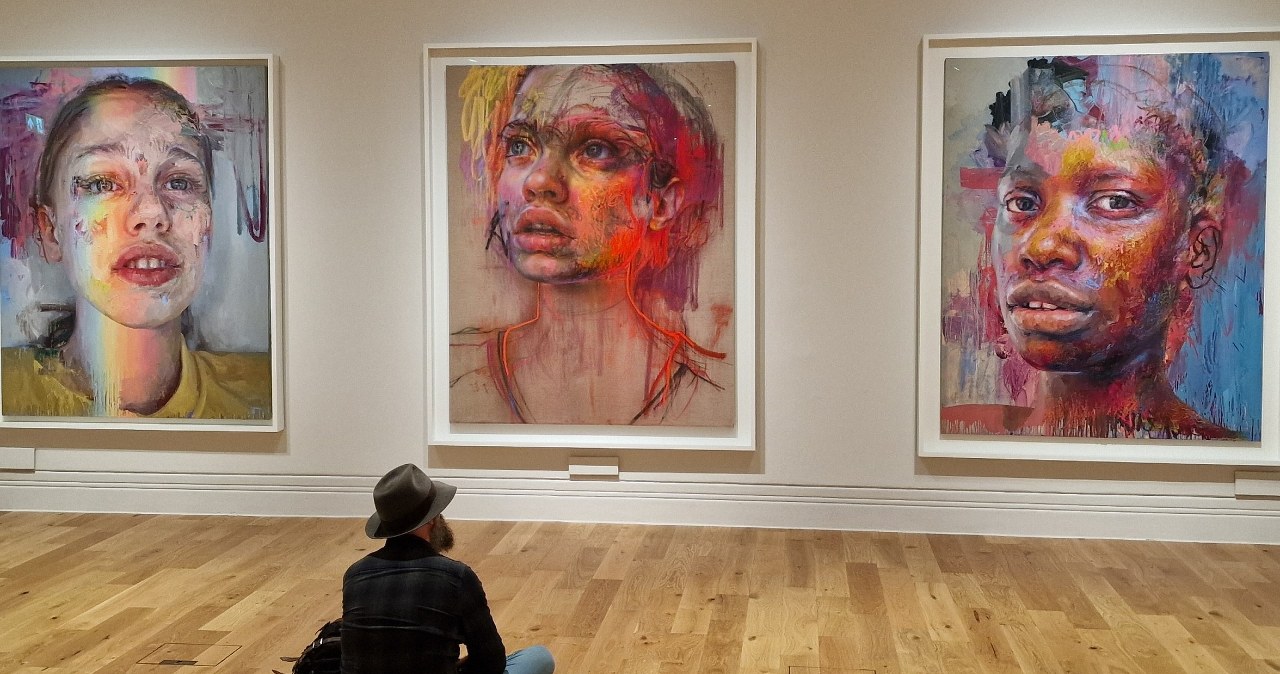 wiadomości,aktualności,Interia Pseudonowoczesna hucpa w Warszawie. A tymczasem w Londynie... genialna wystawa [OPINIA]