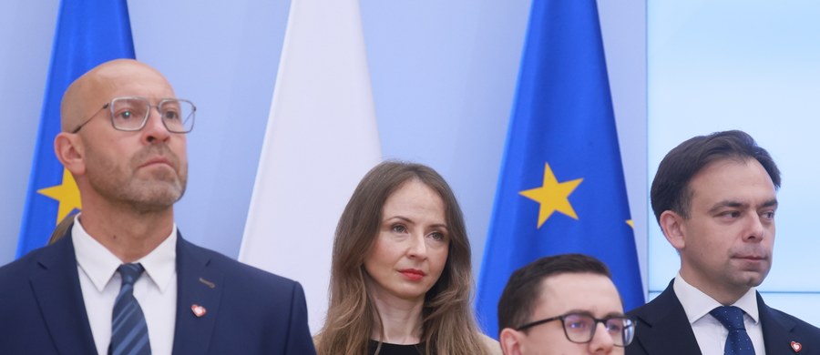 Po rekonstrukcji rządu powstaną dwa nowe, duże resorty: finansów i gospodarki, którym pokieruje Andrzej Domański, oraz energii, na czele z Miłoszem Motyką - zapowiedział w środę premier Donald Tusk.