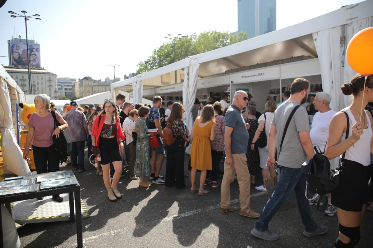 We wrześniu w Warszawie nie odbędą się Jesienne Targi Książki - poinformowała Fundacja Historia i Kultura, organizator corocznej imprezy. Sprawa rozbiła się o lokalizację - wyremontowany Plac Centralny przed Pałacem Kultury i Nauki.