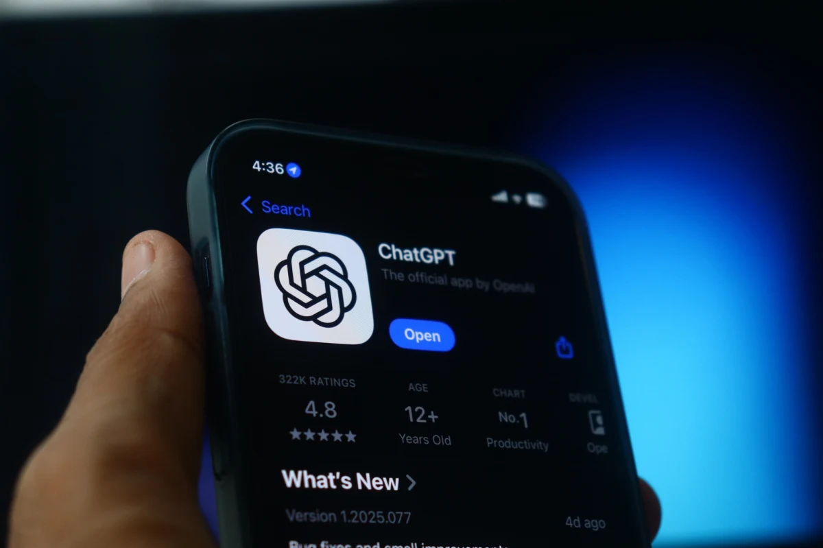 OpenAI zapowiedziało nową wersję swojego modelu językowego ChatuGPT. Oferuje dużo zmian, w tym różne udogodnienia i funkcję, która sama za nas może robić zakupy w internecie. Wszystko to i więcej ma być udostępnione użytkownikom za darmo w ramach ChatGPT-5 i jego nowych agentów.
