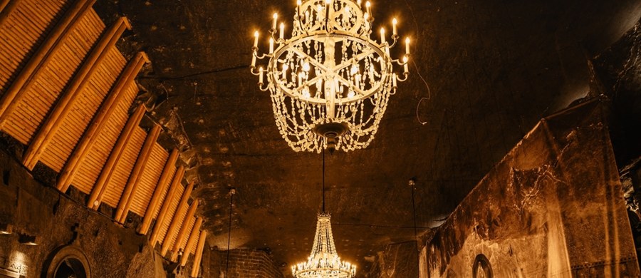 Kopalnia Soli w Wieliczce świętuje kolejny sukces. Od początku roku do zabytkowych podziemi zawitało już milion gości, a liczba odwiedzających rośnie szybciej niż w ubiegłym roku. Wśród turystów dominują cudzoziemcy.