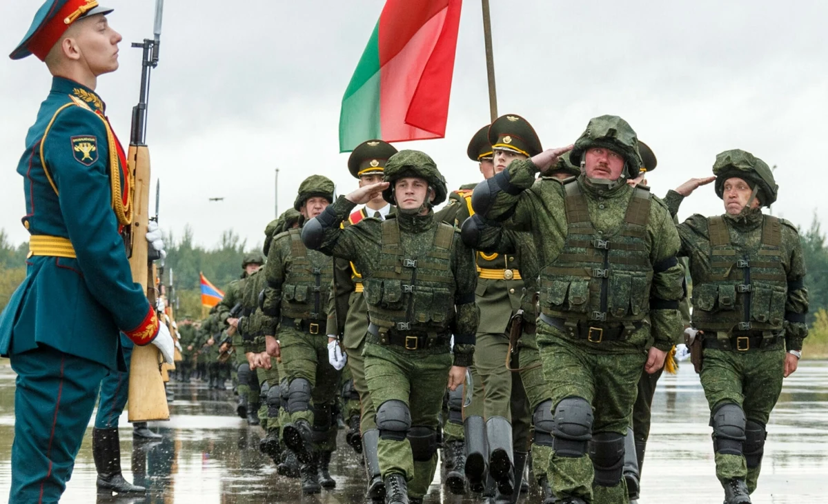 Rosja i Białoruś - wbrew wcześniejszym zapowiedziom - ostrzegają, że przesuną jednak część pododdziałów nad polską i litewską granicę w trakcie zbliżających się manewrów wojskowych Zapad-2025. Moskwa i Mińsk twierdzą, że odpowiadają w ten sposób na... zachowanie Polski i Litwy.