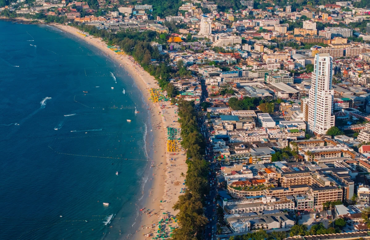 Ambasada Polski w Tajlandii wydała pilny komunikat dotyczący sytuacji w kraju. Na granicy z Kambodżą doszło do starć zbrojnych, w wyniku których zginęło 11 osób. W związku z atakami zamknięto lądowe przejścia graniczne. 