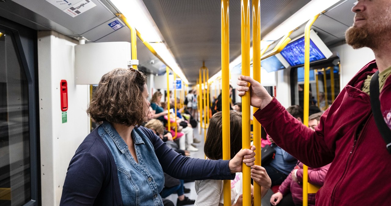 Nowe zasady w komunikacji miejskiej. Tak już nie można siedzieć