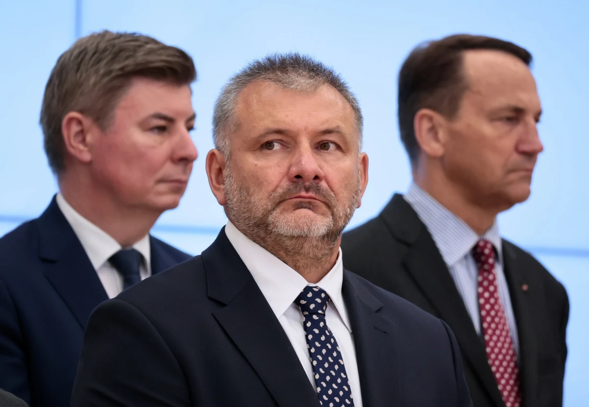 "Moje zrzeczenie się urzędu sędziego musi być dzisiaj" - tak na pytanie dziennikarza RMF FM Tomasza Skorego odpowiada czekający na powołanie na stanowisko ministra sprawiedliwości Waldemar Żurek, następca Adama Bodnara. Problem w tym, że wymagane do objęcia funkcji zrzeczenie się urzędu sędziego z mocy prawa wchodzi w życie po trzech miesiącach. Jak dowiedział się dziennikarz RMF FM, tę kwestię udało się rozwiązać.