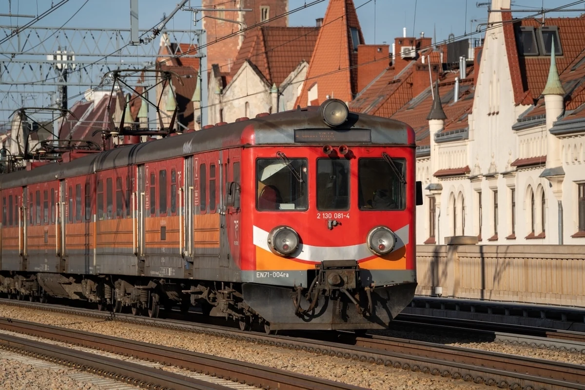 Z powodu uszkodzenia pantografu pociągu Przewozów Regionalnych i sieci trakcyjnej w czwartek został wstrzymany ruch kolejowy na szlaku Tryńcza - Przeworsk - Gorliczyna na linii Lublin - Przeworsk. Obowiązuje komunikacja zastępcza.