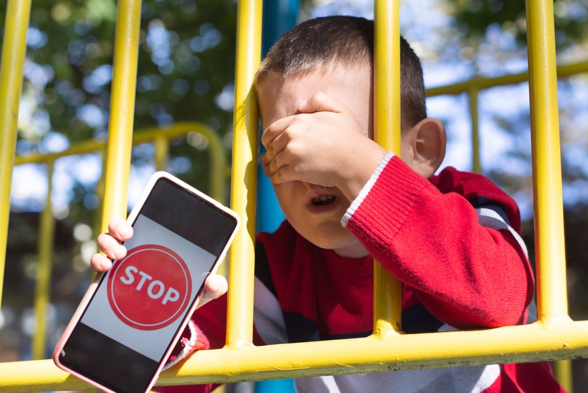 Do tego wieku dzieci nie powinny używać telefonów. Najnowsze badania naukowców