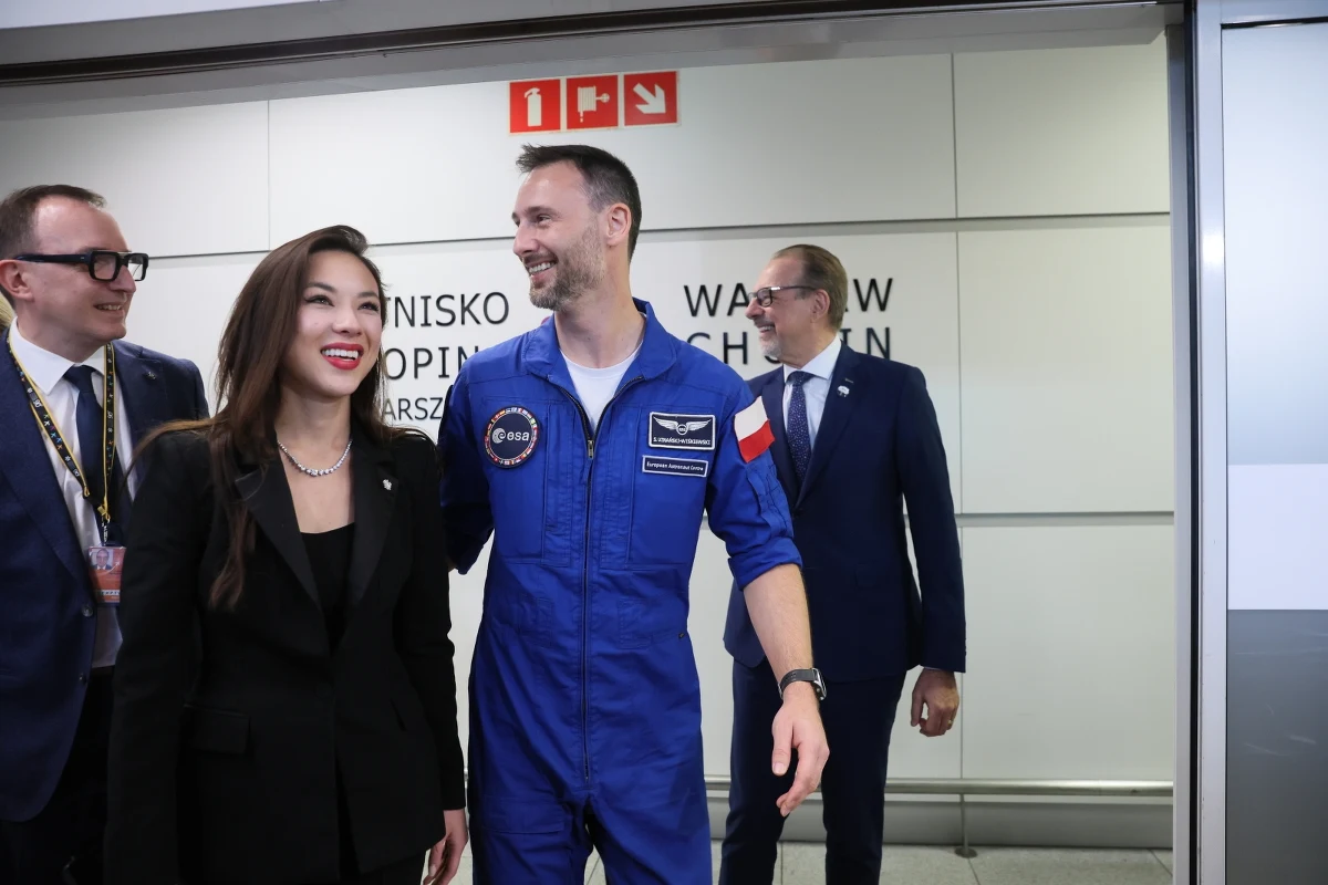 Polski astronauta Sławosz Uznański-Wiśniewski, który brał udział w misji Ax-4 na Międzynarodowej Stacji Kosmicznej jest już w Polsce. Po powrocie z orbity, 16 lipca Uznański-Wiśniewski trafił do Kolonii, gdzie przeszedł rehabilitację.