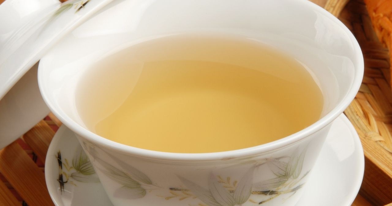 Wspiera pracę mózgu, wspomaga koncentrację i pamięć. Rzadko sięgamy po tę herbatę