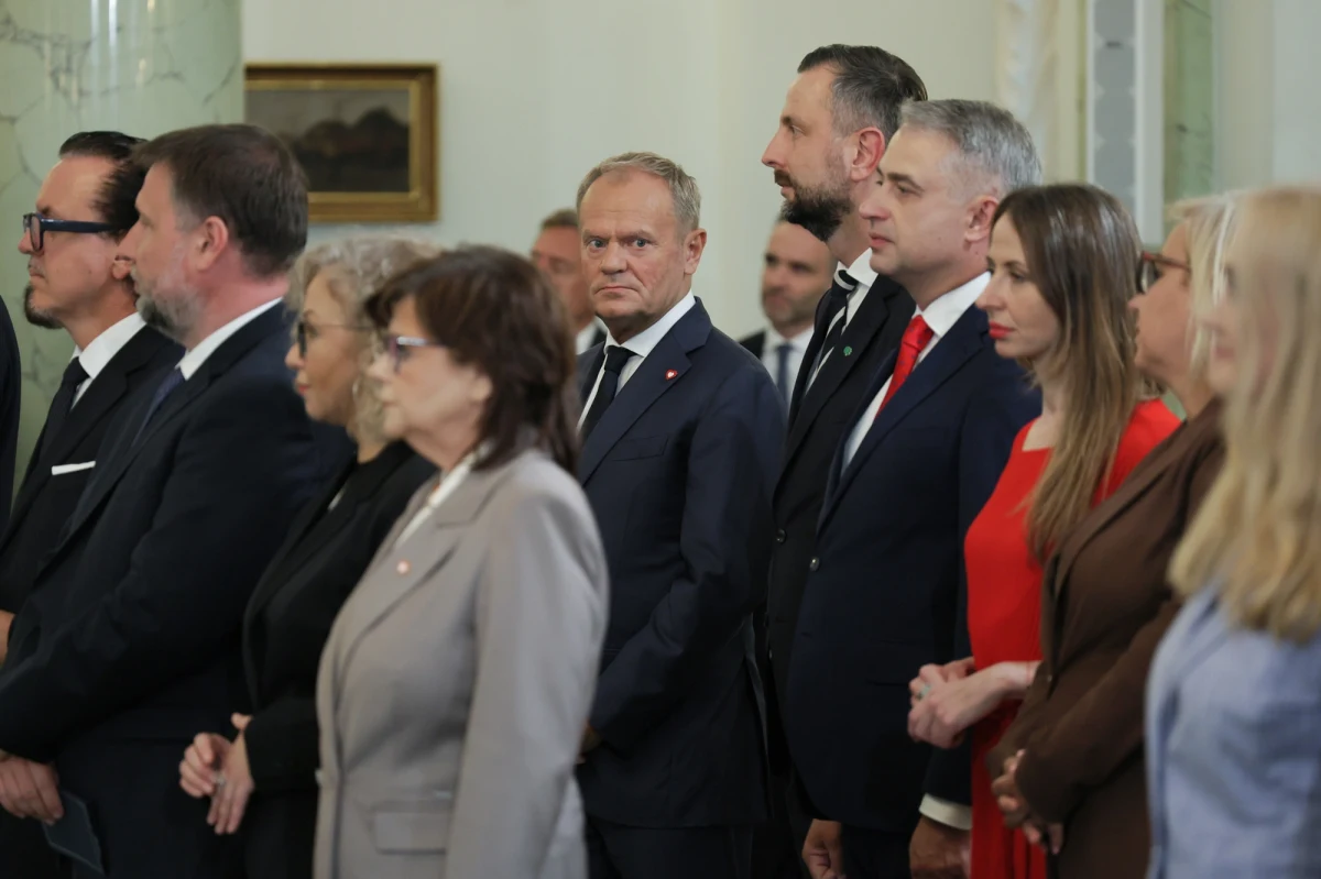 "Podjął się najcięższego, najtrudniejszego wyzwania. Te słowa nabierają szczególnego znaczenia dokładnie w tym miejscu i w obecności pana prezydenta" - tak o Adamie Bodnarze w Pałacu Prezydenckim mówił w trakcie zaprzysiężenia nowego rządu premier Donald Tusk. Premier dziękował Bodnarowi za pracę. W przeszłości pracę byłego już ministra sprawiedliwości negatywnie oceniał prezydent Andrzej Duda. 