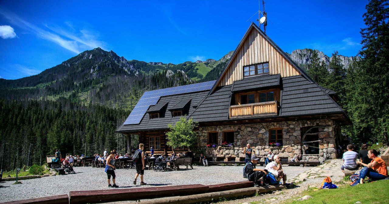 Często zapominamy, iż w Dolinie Kościeliskiej znajdziemy tak klimatyczne schronisko
