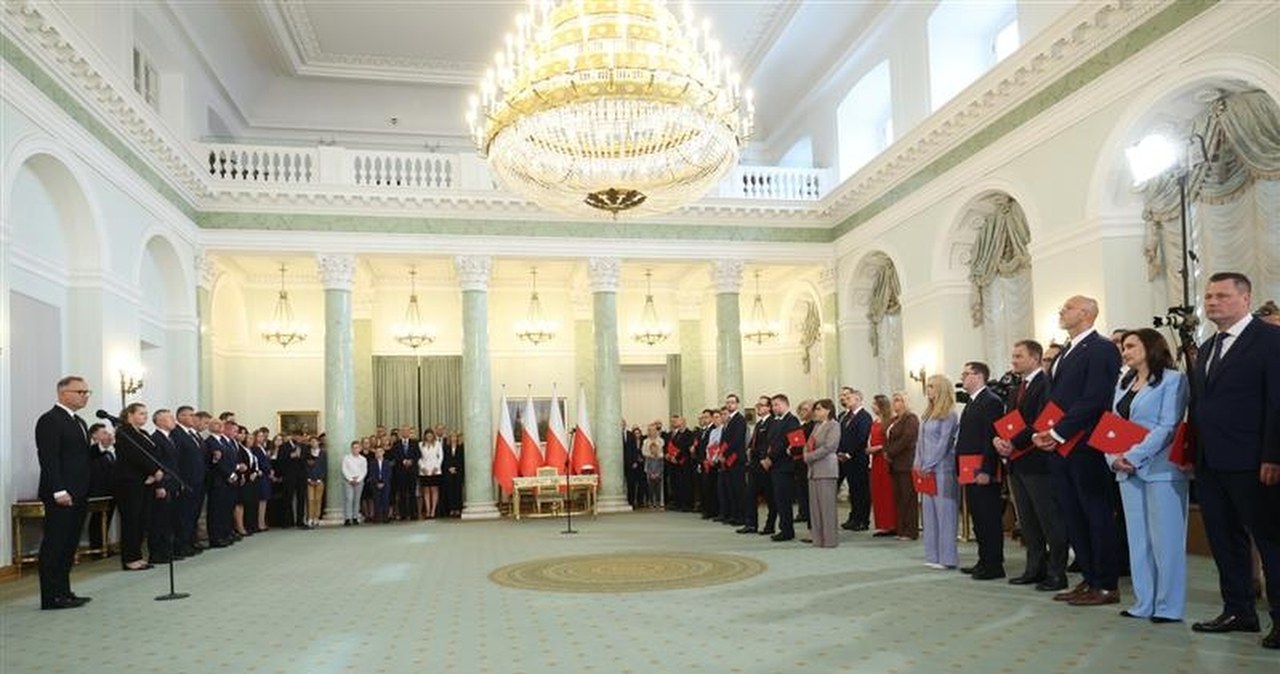 wiadomości,aktualności,Interia Tusk stawił się u prezydenta z nowymi ministrami. Rekonstrukcja rządu stała się faktem
