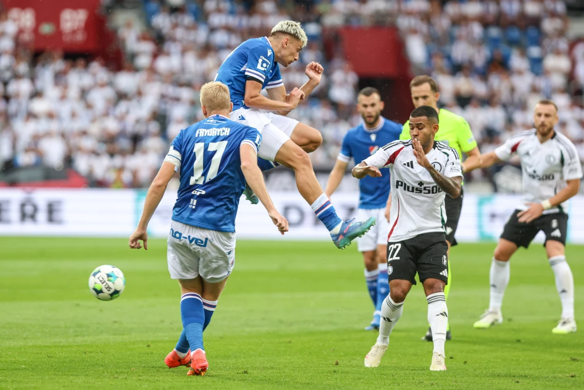 ​Piłkarze Legii Warszawa zremisowali na wyjeździe z czeskim Banikiem Ostrawa 2:2 (1:1) w pierwszym meczu drugiej rundy kwalifikacji Ligi Europy. Legia wyrównała w 88. minucie. Drużyna z Czech zdobyła w doliczonym czasie gry bramkę, ale sędzia jej nie uznał ze względu na spalonego. Rewanż odbędzie się 31 lipca w Warszawie.

