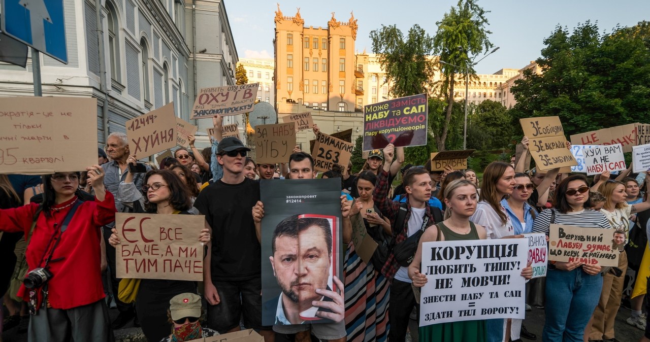 wiadomości,aktualności,Interia Przełom na Ukrainie. Zełenski ugiął się pod naciskiem obywateli i sojuszników