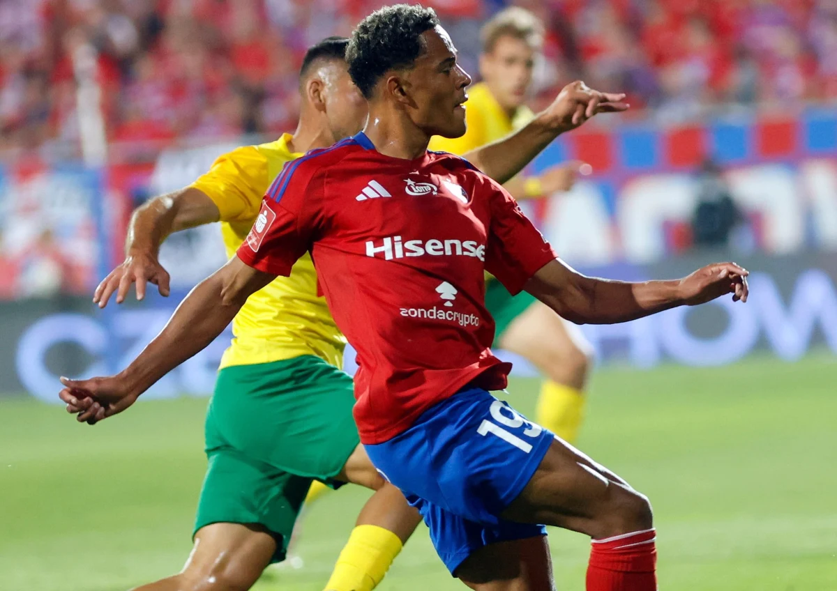 Raków Częstochowa po znakomitej drugiej połowie wygrał 3:0 mecz z MSK Żilina. Ekipa Marka Papszuna strzelała gola za golem. Bramki trafił Oskar Repka, Jonatan Brunes i Lamine Diaby-Fadiga.