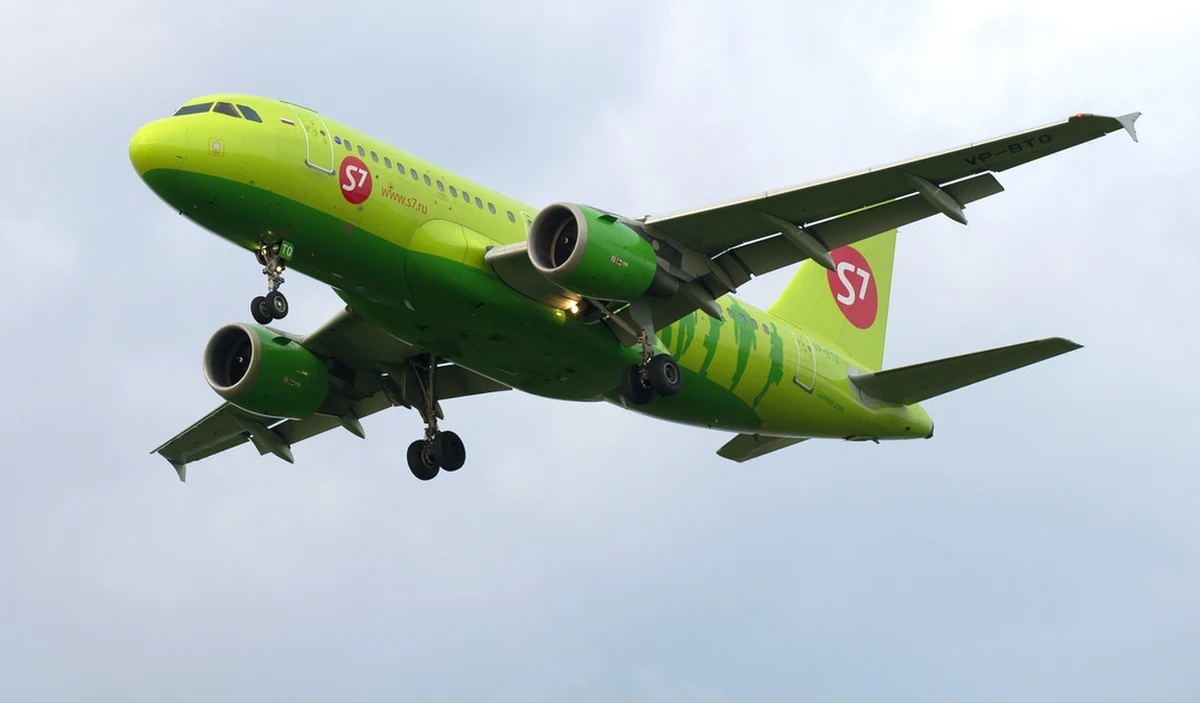 Dzień po tym, jak w obwodzie amurskim na Dalekim Wschodzie Rosji rozbił się samolot pasażerski An-24 z ponad 40 osobami na pokładzie, w piątek problemy miała kolejna rosyjska maszyna. Załoga Boeinga 737, lecącego z Nowosybirska do Soczi, zgłosiła spadek ciśnienia w kabinie.