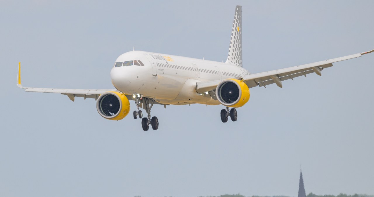 Awantura na lotnisku w Hiszpanii. Żydowska młodzież wyrzucona z samolotu