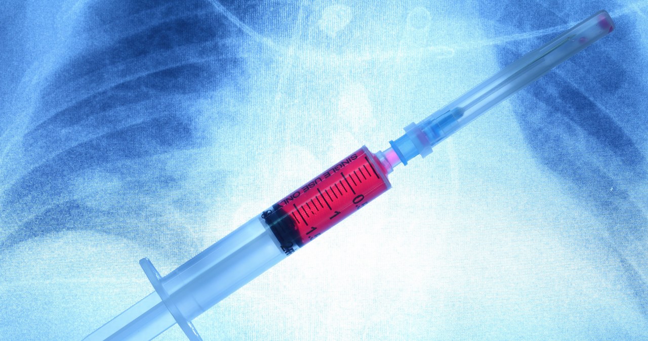 Zastrzykiem z wybielaczem w raka. Zatwierdzą kontrowersyjną metodę?