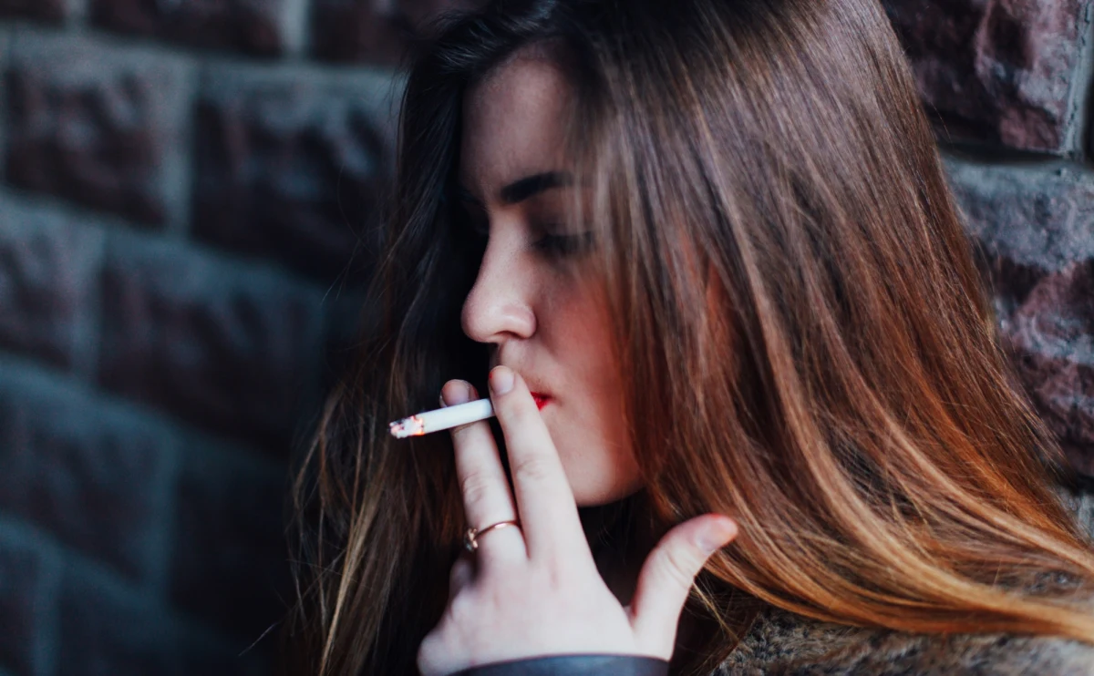 Nastolatki używające wyrobów tytoniowych - zarówno tradycyjnych, jak i nowatorskich - wyraźnie częściej doświadczają objawów depresji lub stanów lękowych niż rówieśnicy, którzy w ogóle nie korzystają z tych produktów. Takie wnioski płyną z badania opublikowanego w czasopiśmie PLOS Mental Health.