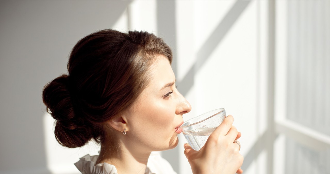 Dodaj to do wody każdego dnia. Jelita i skóra ci podziękują