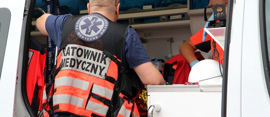Nie żyją dwie osoby, które uczestniczyły w wypadku w Mikołowie na Śląsku. Życie stracił kierowca osobówki i pieszy