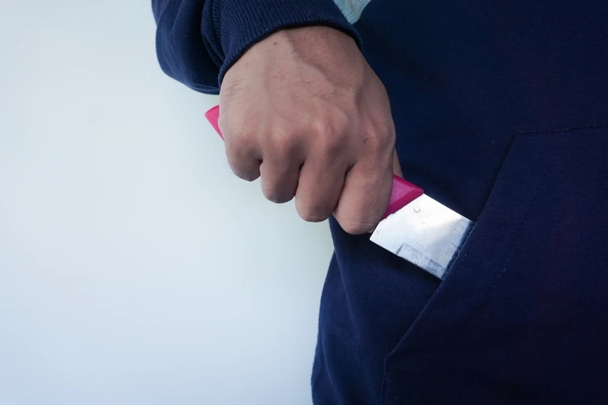 Zarzuty zabójstwa 80-letniej kobiety usłyszał dziś 30-latek. To wnuczek seniorki, który uciekł ze szpitala psychiatrycznego i zamordował babcię w jej mieszkaniu w łódzkiej dzielnicy Bałuty. Mężczyzna został tymczasowo aresztowany.