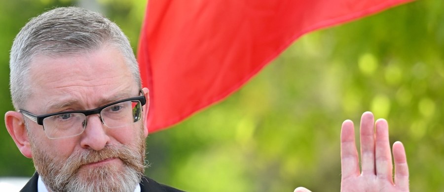 Sejm przyjął uchwałę potępiającą wszelkie przejawy negowania niemieckiego nazistowskiego ludobójstwa podczas II wojny światowej. Parlamentarzyści wezwali obywateli do odrzucenia obojętności wobec historycznego kłamstwa, jakim jest negacjonizm. Uchwała została przyjęta przy niemal jednomyślnym poparciu. Na taki ruch parlamentarzyści zdecydowali się po skandalicznej wypowiedzi Grzegorza Brauna ws. komór gazowych w nazistowski obozie Auschwitz-Birkenau. Byli też tacy, którzy Grzegorza Brauna bronili.