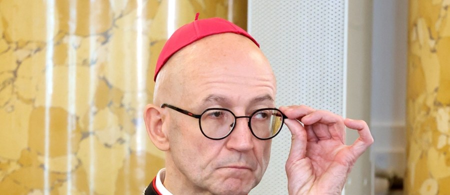 "Jestem przybity i zdruzgotany wiadomością, że jeden z moich księży brutalnie zamordował człowieka - ubogiego i bezdomnego" - pisze do wiernych metropolita warszawski abp. Adrian Galbas po tym, jak 60-letni proboszcz z parafii w Przypkach (gmina Tarczyn) usłyszał zarzut zabójstwa ze szczególnym okrucieństwem 68-letniego znajomego. Podpalone ciało mężczyzny znaleziono na drodze w Lasopolu w powiecie grójeckim (Mazowieckie).