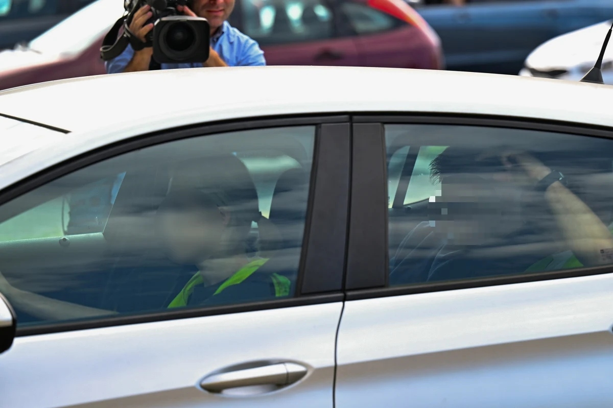 Nowe informacje w sprawie szokującej zbrodni w gminie Tarczyn na Mazowszu. 60-letni proboszcz z parafii w Przypkach usłyszał w sobotę zarzut zabójstwa ze szczególnym okrucieństwem 68-letniego mężczyzny, którego podpalone ciało znaleziono na drodze w Lasopolu w powiecie grójeckim. To zmiana klasyfikacji czynu - grozi za to od 15 lat więzienia do dożywocia. Pierwotnie duchowny był oskarżony o zabójstwo. Mężczyźni znali się od ok. 25 lat. 