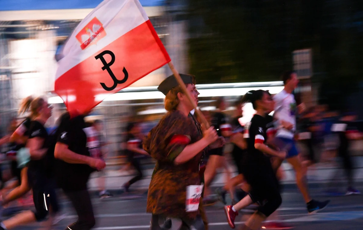 Zbliża się 81. rocznica wybuchu Powstania Warszawskiego, której towarzyszą różne wydarzenia. W sobotę wieczorem, 26 lipca, ulicami Śródmieścia, Żoliborza i Bielan pobiegną uczestnicy 34. Biegu Powstania Warszawskiego. Zamknięty będzie też fragment Alei Ujazdowskich, który zajmą filmowcy. Krótszy bieg rozpocznie się o godzinie 20.30, dłuższy zaś o godzinie 21.20. 