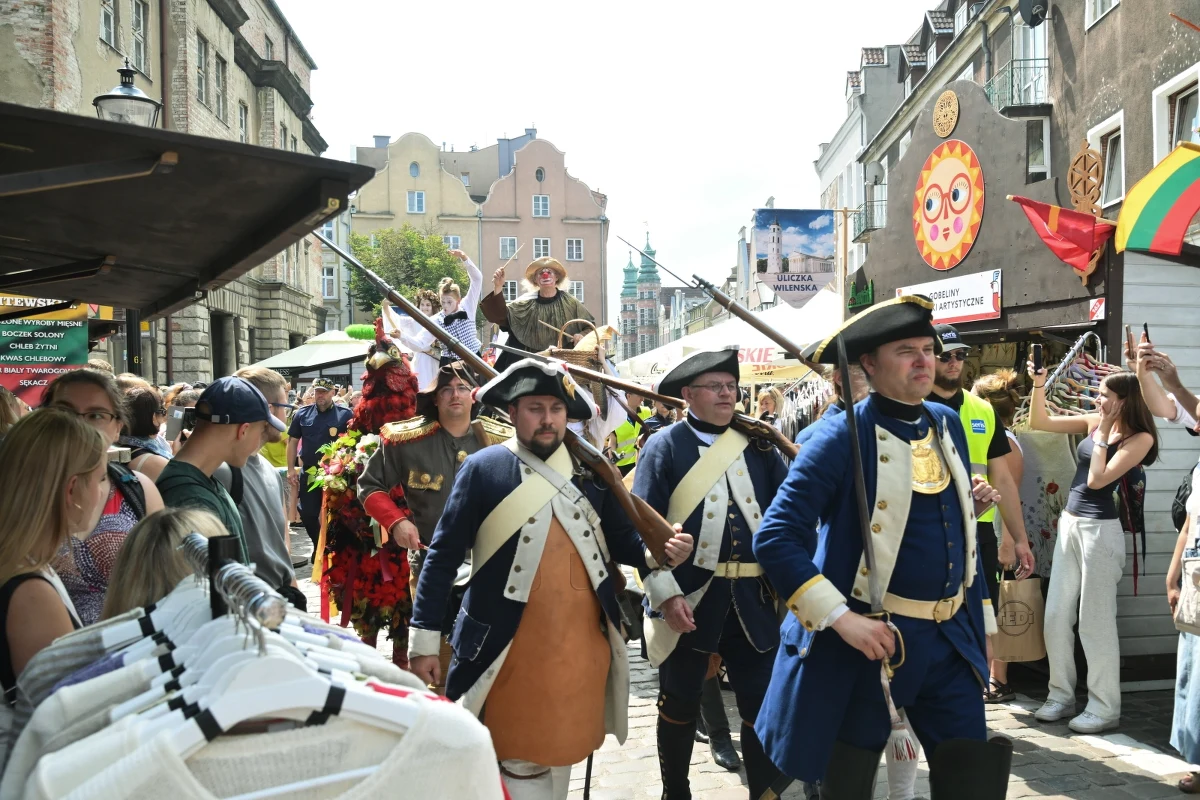W sobotę w południe ruszył w Gdańsku 765. Jarmark św. Dominika. Wystawcy z Polski i Europy, koncerty, spektakle teatralne i warsztaty dla dzieci - między innymi te atrakcje przygotowano w ramach jarmarku. Jedna z najstarszych imprez plenerowych w Europie potrwa do 17 sierpnia.
