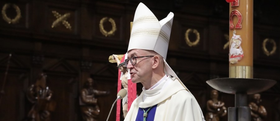 Metropolita warszawski abp Adrian Galbas niezwłocznie zwraca się do Stolicy Apostolskiej z wnioskiem o wymierzenie najwyższej kary przewidzianej w prawie kanonicznym dla duchownego - wydalenia ze stanu kapłańskiego. Chodzi o proboszcza z miejscowości Przypki, który usłyszał zarzut zabójstwa ze szczególnym okrucieństwem 68-letniego mężczyzny.
