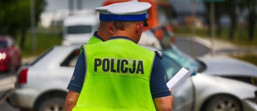 Trzy osoby nie żyją, a jedna jest ranna - to tragiczny bilans wypadku, do którego doszło dziś po godz. 5 na trasie S7, na odcinku Nidzica-Napierki, w województwie warmińsko-mazurskim. Auto osobowe wbiło się tam w stojącą na poboczu ciężarówkę. 
