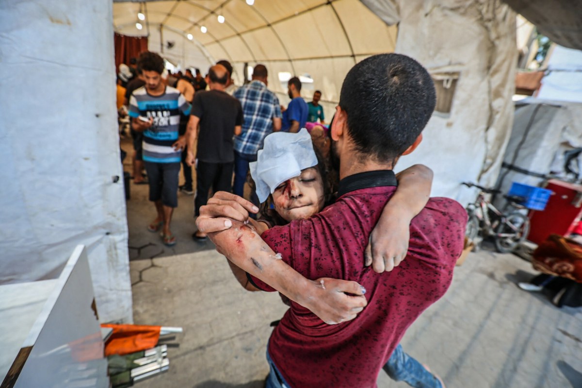 Gehenna umierania z głodu. Izrael wznawia zrzuty pomocy humanitarnej