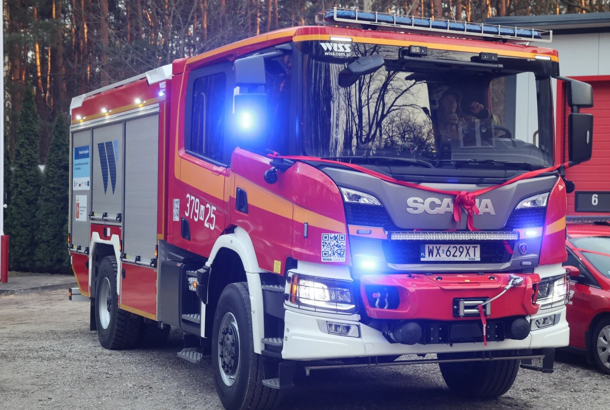 Strażacy dogaszają w niedzielę o poranku pożar części hali w dawnym zakładzie produkcyjnym w miejscowości Kałuszyn w powiecie mińskim na Mazowszu. "Ogień pojawił się około drugiej w nocy" - powiedział RMF FM mł. bryg. Kamil Płochocki z Komendy Powiatowej Państwowej Straży Pożarnej w Mińsku Mazowieckim.