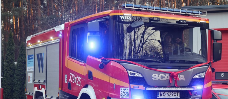 Strażacy dogaszają w niedzielę o poranku pożar części hali w dawnym zakładzie produkcyjnym w miejscowości Kałuszyn w powiecie mińskim na Mazowszu. "Ogień pojawił się około drugiej w nocy" - powiedział RMF FM mł. bryg. Kamil Płochocki z Komendy Powiatowej Państwowej Straży Pożarnej w Mińsku Mazowieckim.