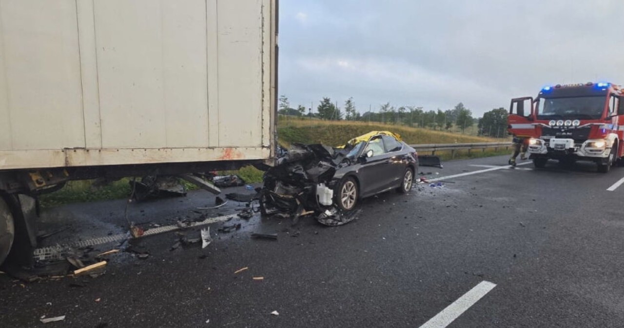 wiadomości,aktualności,Interia Tragiczny wypadek na S7. Nie żyją trzy osoby, wśród ofiar dziecko