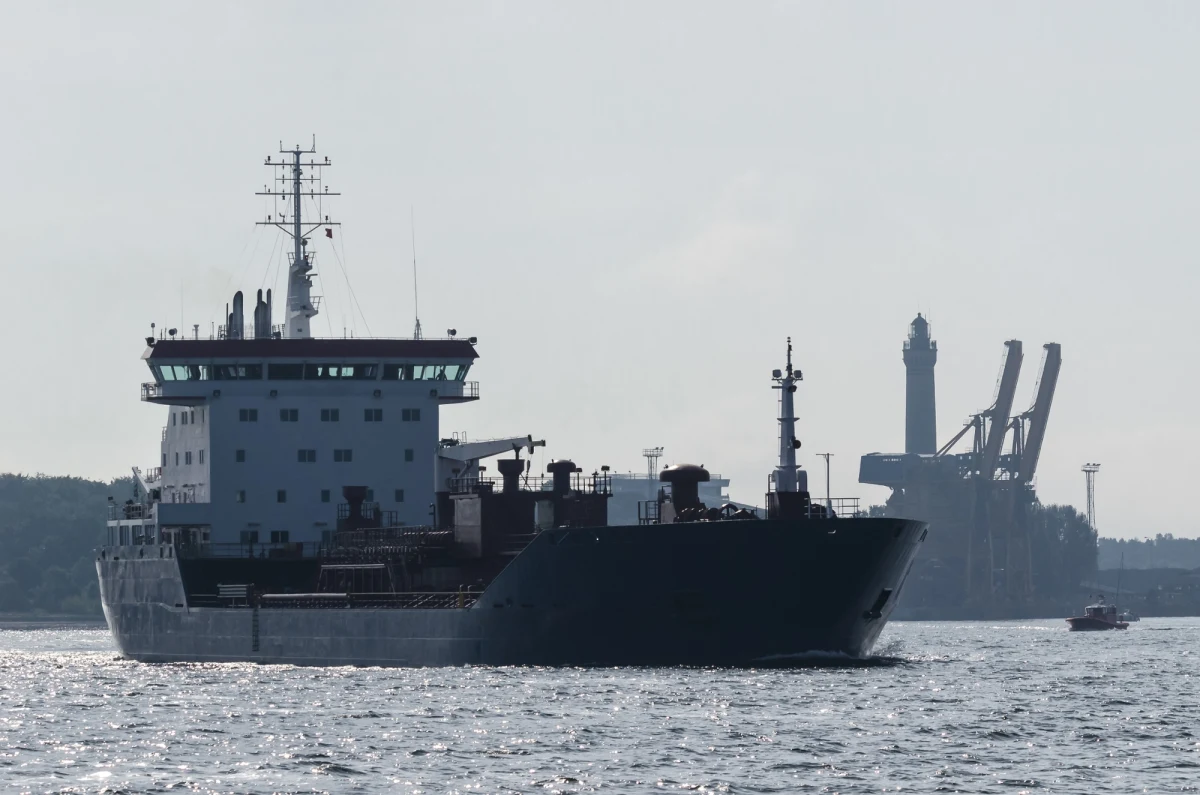 ​Świnoujski samorząd podchodzi sceptycznie do niedawnych informacji o złożach odkrytych w Bałtyku. Kilka kilometrów od tego miasta mają znajdować się złoża ropy i gazu ziemnego. Eksperci studzą jednak entuzjazm, bo - jak zaznaczają - potrzebne są kolejne badania. Także władze Świnoujścia wzywają do rozwagi. "Musimy wziąć pod uwagę lokalny kontekst, przede wszystkim społeczny, ale także środowiskowy. Świnoujście to miasto o wyjątkowych walorach krajobrazowych i turystycznych" - powiedział w rozmowie z reporterką RMF FM Anetą Łuczkowską Wojciech Basałygo z Urzędu Miasta Świnoujście. 